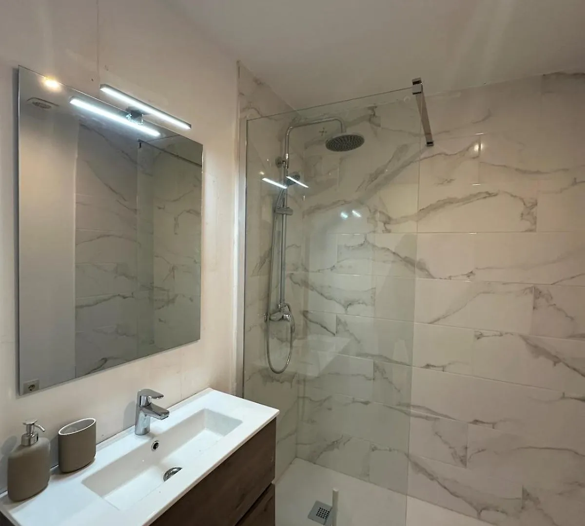 Design Club Puigcerda Apartment 0*,